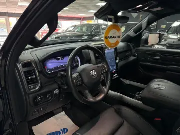 DODGE RAM 5.7 HEMI 4X4 Rebel  LCD-Tacho  Pano 12 NAVI