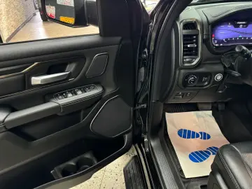 DODGE RAM 5.7 HEMI 4X4 Rebel  LCD-Tacho  Pano 12 NAVI