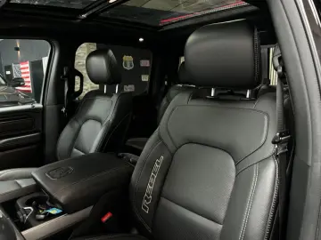 DODGE RAM 5.7 HEMI 4X4 Rebel  LCD-Tacho  Pano 12 NAVI