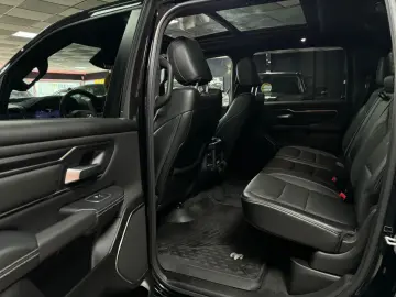 DODGE RAM 5.7 HEMI 4X4 Rebel  LCD-Tacho  Pano 12 NAVI