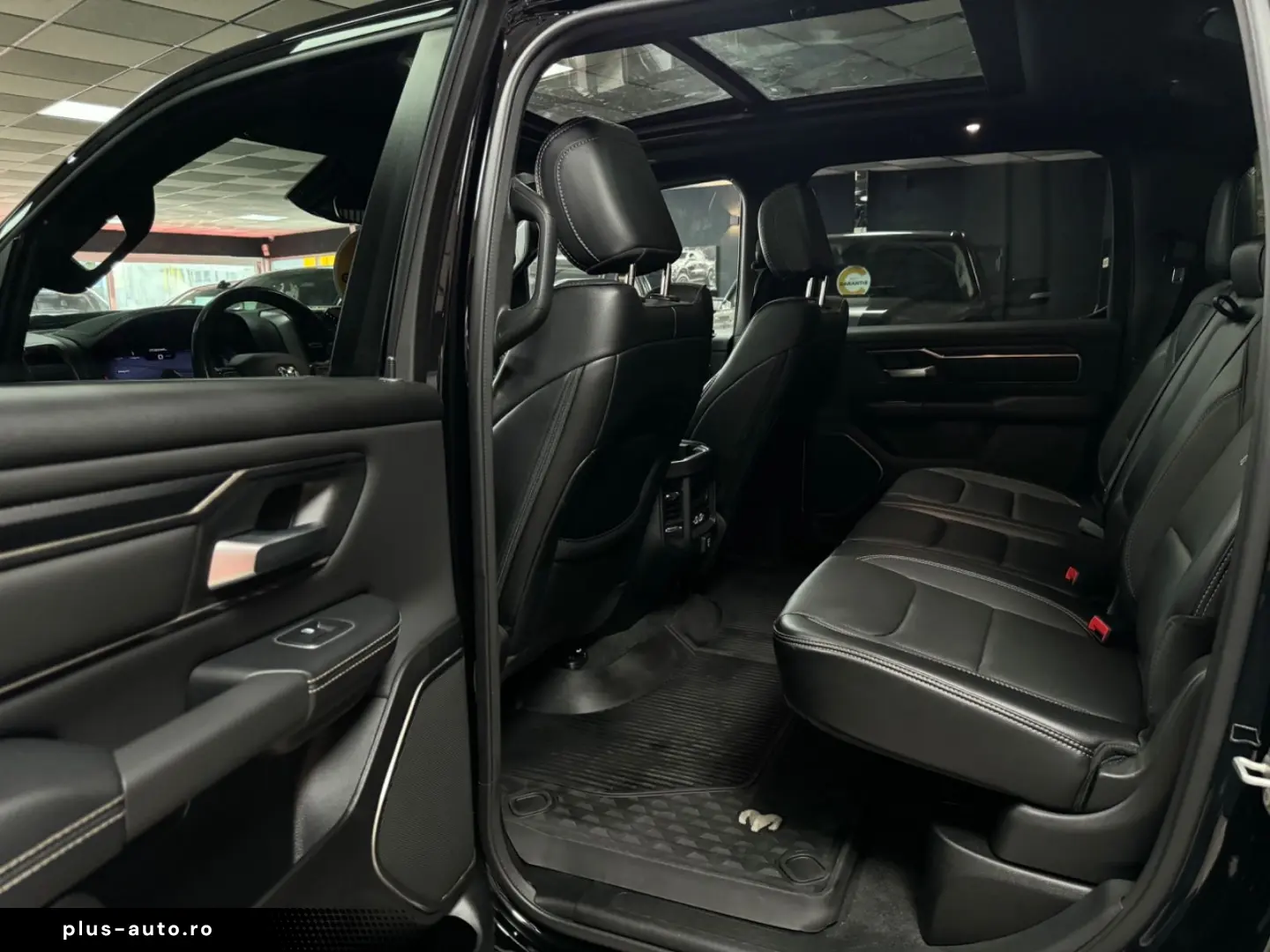 DODGE RAM 5.7 HEMI 4X4 Rebel  LCD-Tacho  Pano 12 NAVI