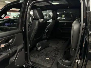DODGE RAM 5.7 HEMI 4X4 Rebel  LCD-Tacho  Pano 12 NAVI