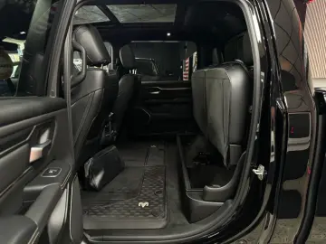 DODGE RAM 5.7 HEMI 4X4 Rebel  LCD-Tacho  Pano 12 NAVI