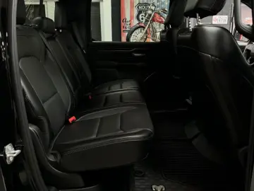 DODGE RAM 5.7 HEMI 4X4 Rebel  LCD-Tacho  Pano 12 NAVI