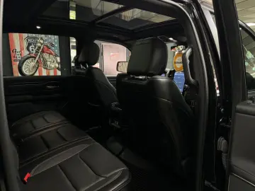 DODGE RAM 5.7 HEMI 4X4 Rebel  LCD-Tacho  Pano 12 NAVI