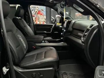 DODGE RAM 5.7 HEMI 4X4 Rebel  LCD-Tacho  Pano 12 NAVI