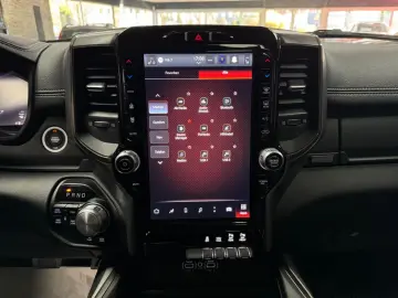 DODGE RAM 5.7 HEMI 4X4 Rebel  LCD-Tacho  Pano 12 NAVI
