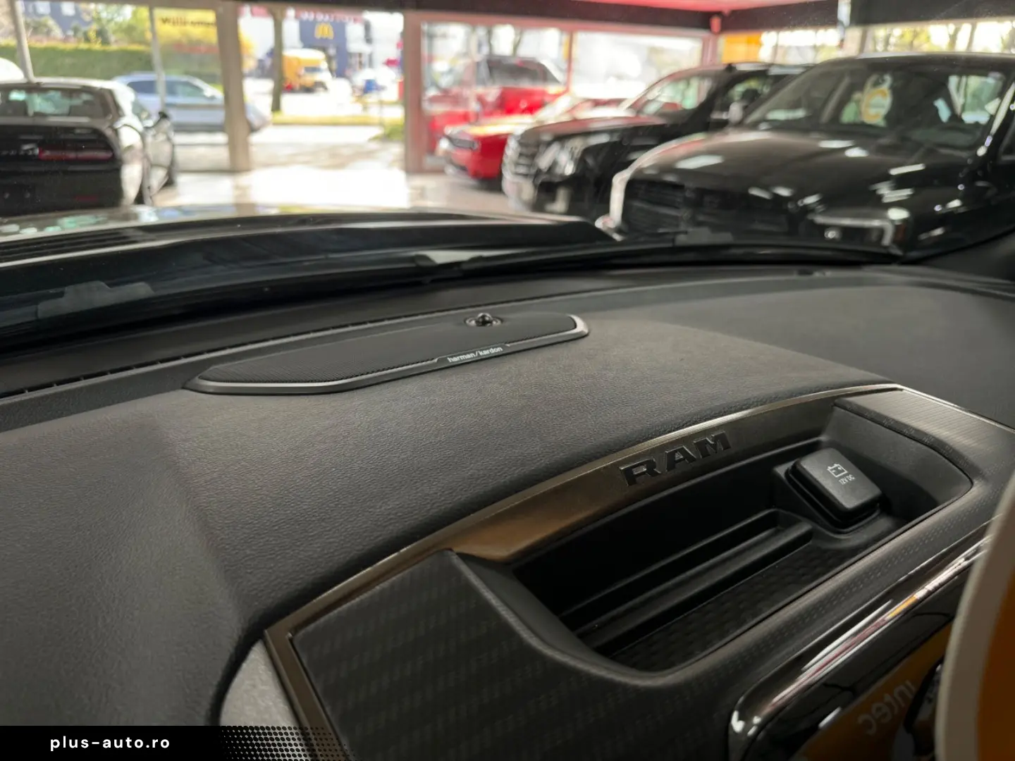 DODGE RAM 5.7 HEMI 4X4 Rebel  LCD-Tacho  Pano 12 NAVI