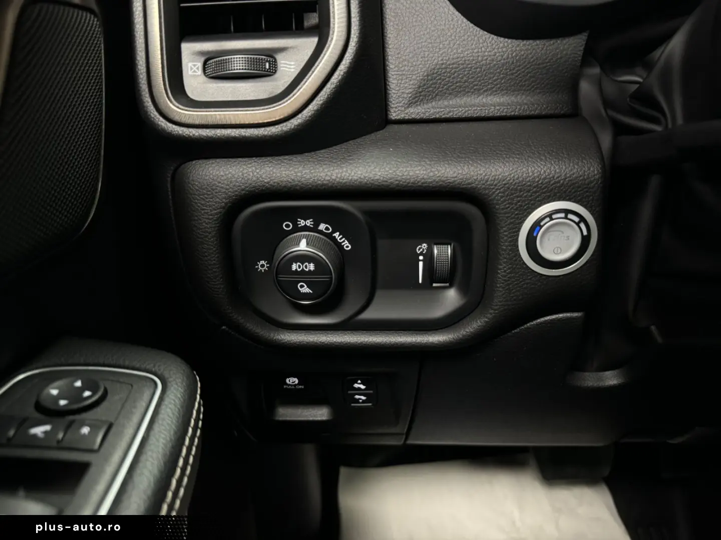 DODGE RAM 5.7 HEMI 4X4 Rebel  LCD-Tacho  Pano 12 NAVI