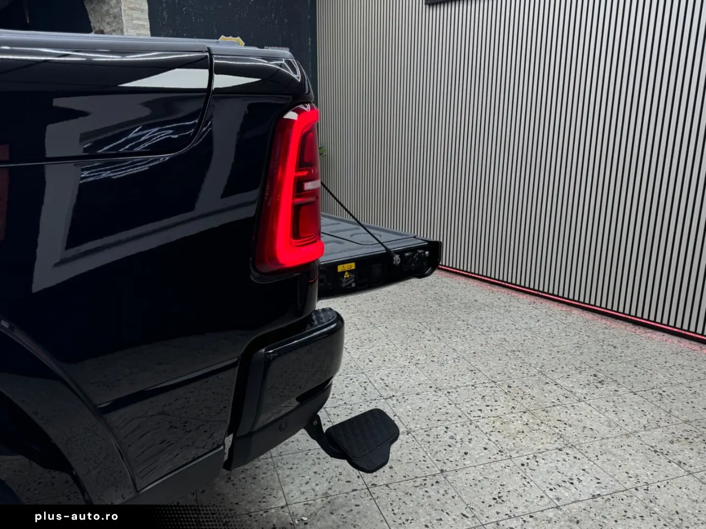 DODGE RAM Tungsten 3.0 Hurricane Pano HUD Massage LPG