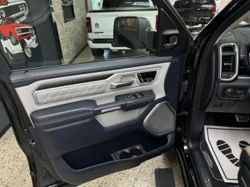 DODGE RAM Tungsten 3.0 Hurricane Pano HUD Massage LPG