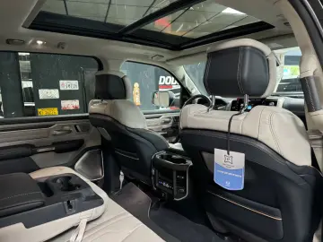 DODGE RAM Tungsten 3.0 Hurricane Pano HUD Massage LPG