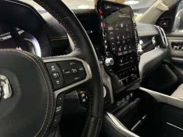 DODGE RAM Tungsten 3.0 Hurricane Pano HUD Massage LPG
