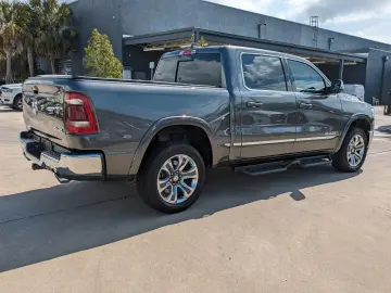 DODGE RAM 1500 4x4 Limited CrewCab unfallfr.im Vorlauf