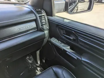 DODGE RAM 1500 4x4 Limited CrewCab unfallfr.im Vorlauf