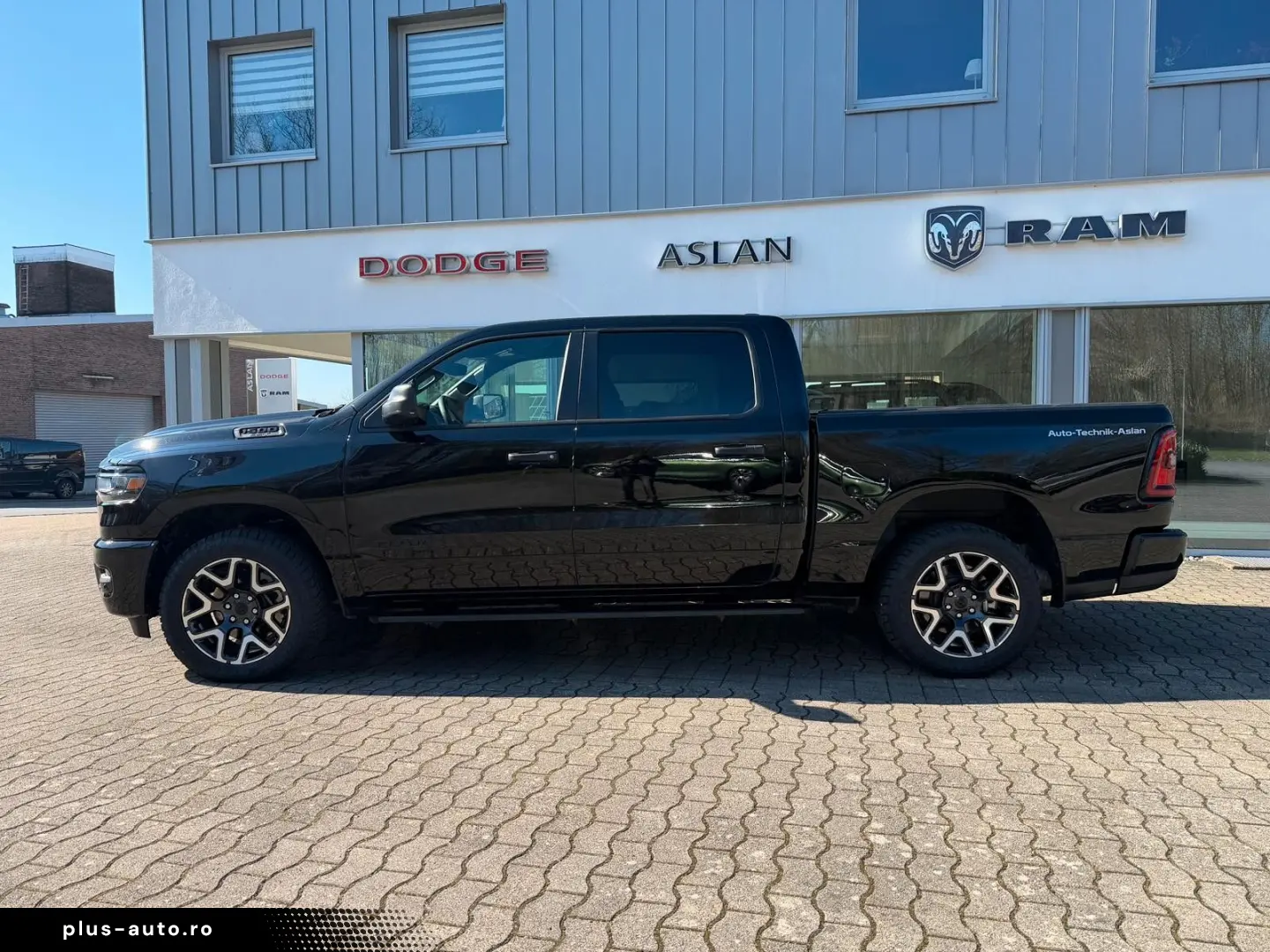 DODGE NEW RAM1500  Tradesman Night LPG Carplay AHK