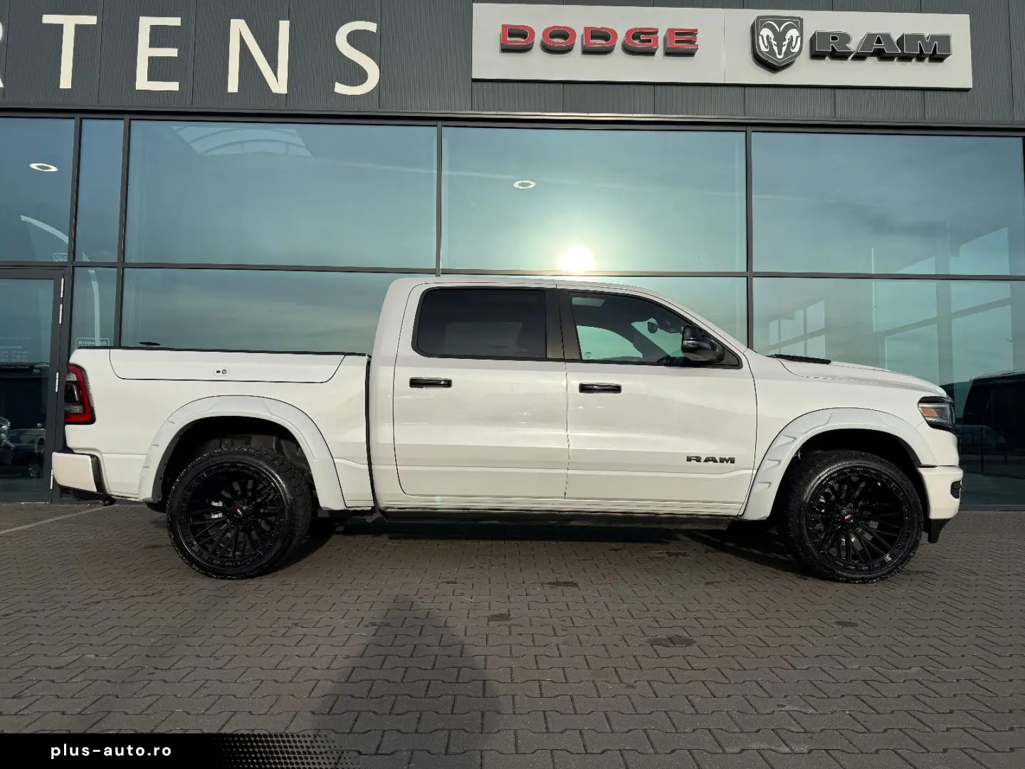 DODGE RAM 1500 Limited Night GRAIL LA CHANTI V8 VOLL