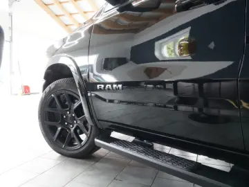 DODGE Sport 3.0 420 PS Black