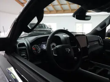 DODGE Sport 3.0 420 PS Black
