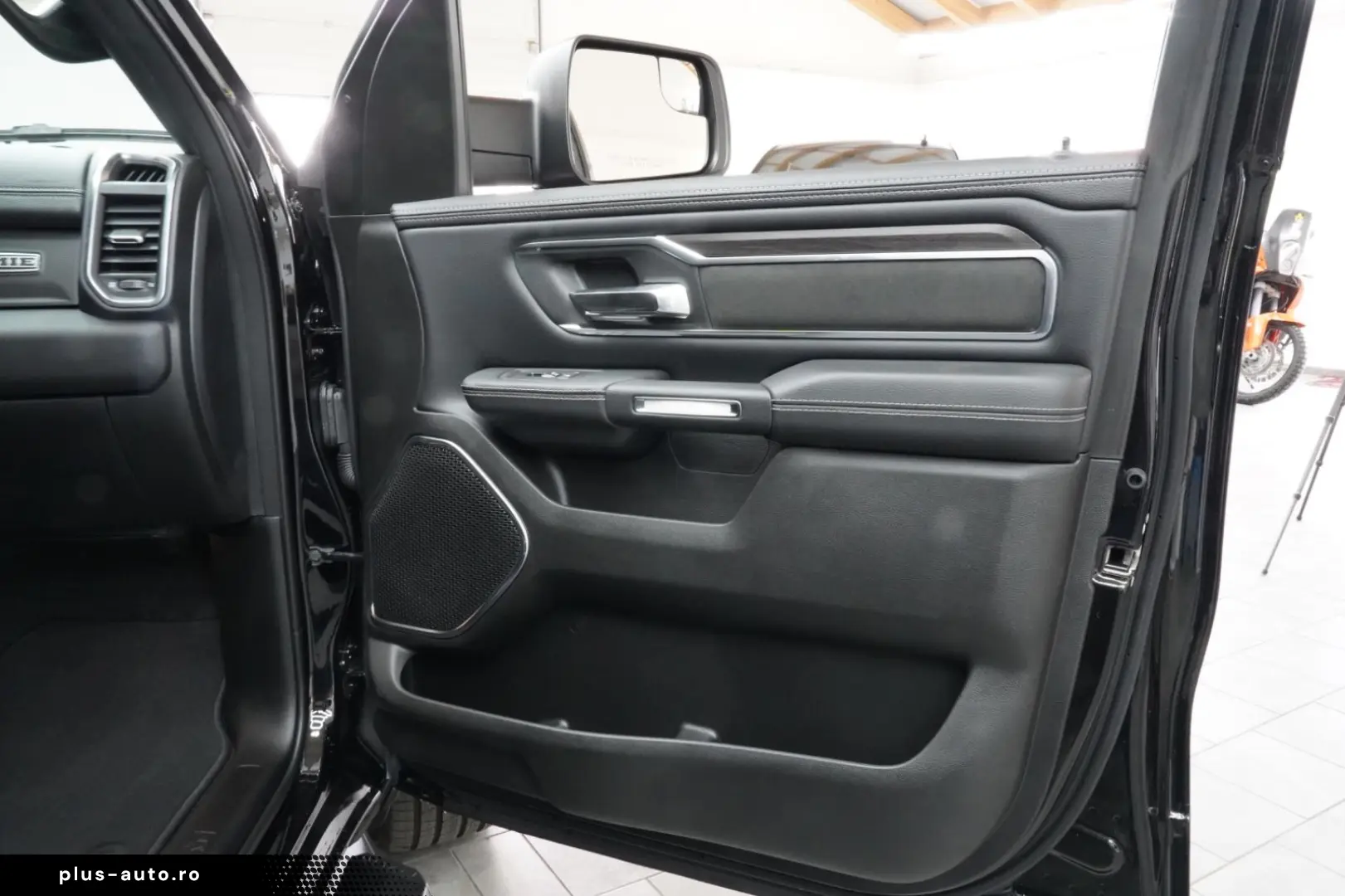 DODGE Sport 3.0 420 PS Black