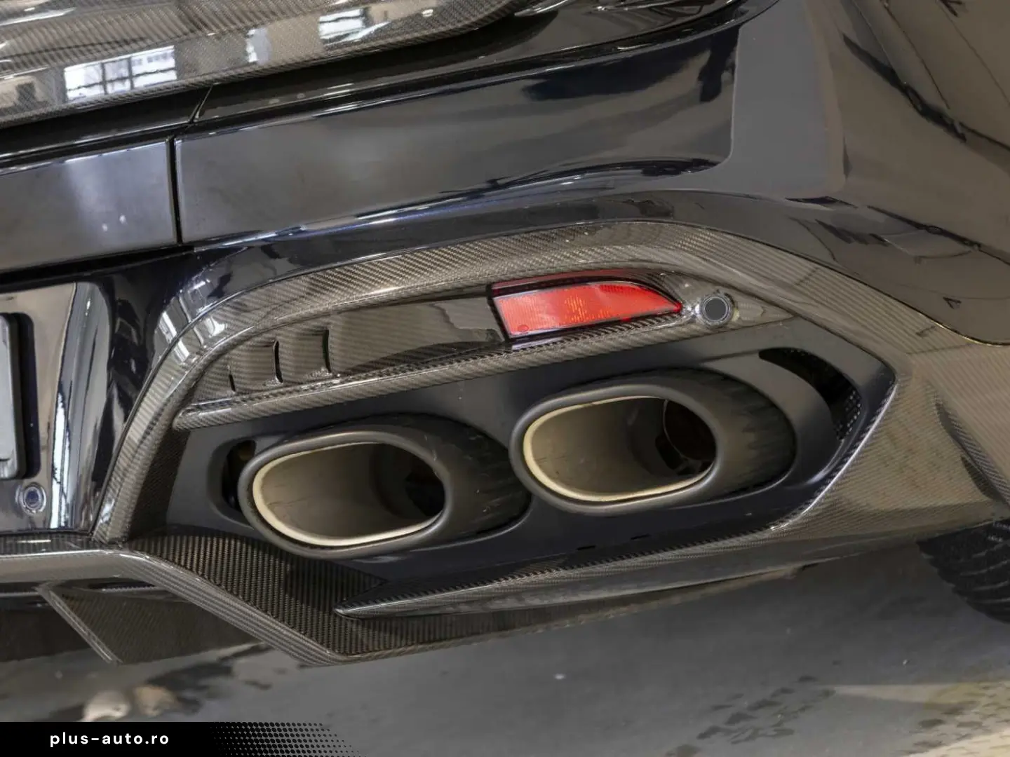 ASTON MARTIN V12 Vanquish -Ultramarine Black-