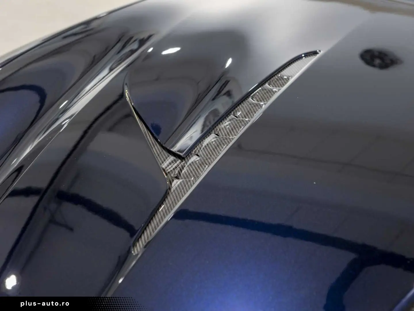 ASTON MARTIN V12 Vanquish -Ultramarine Black-