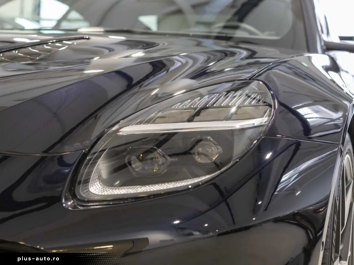 ASTON MARTIN V12 Vanquish -Ultramarine Black-