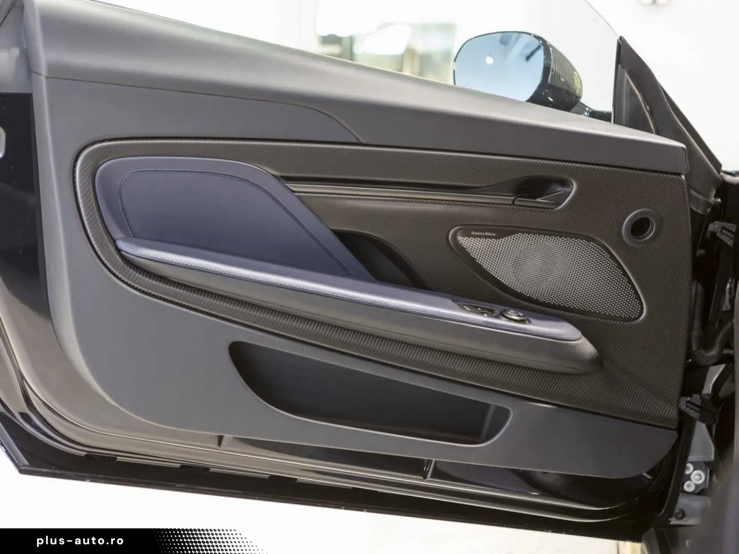 ASTON MARTIN V12 Vanquish -Ultramarine Black-