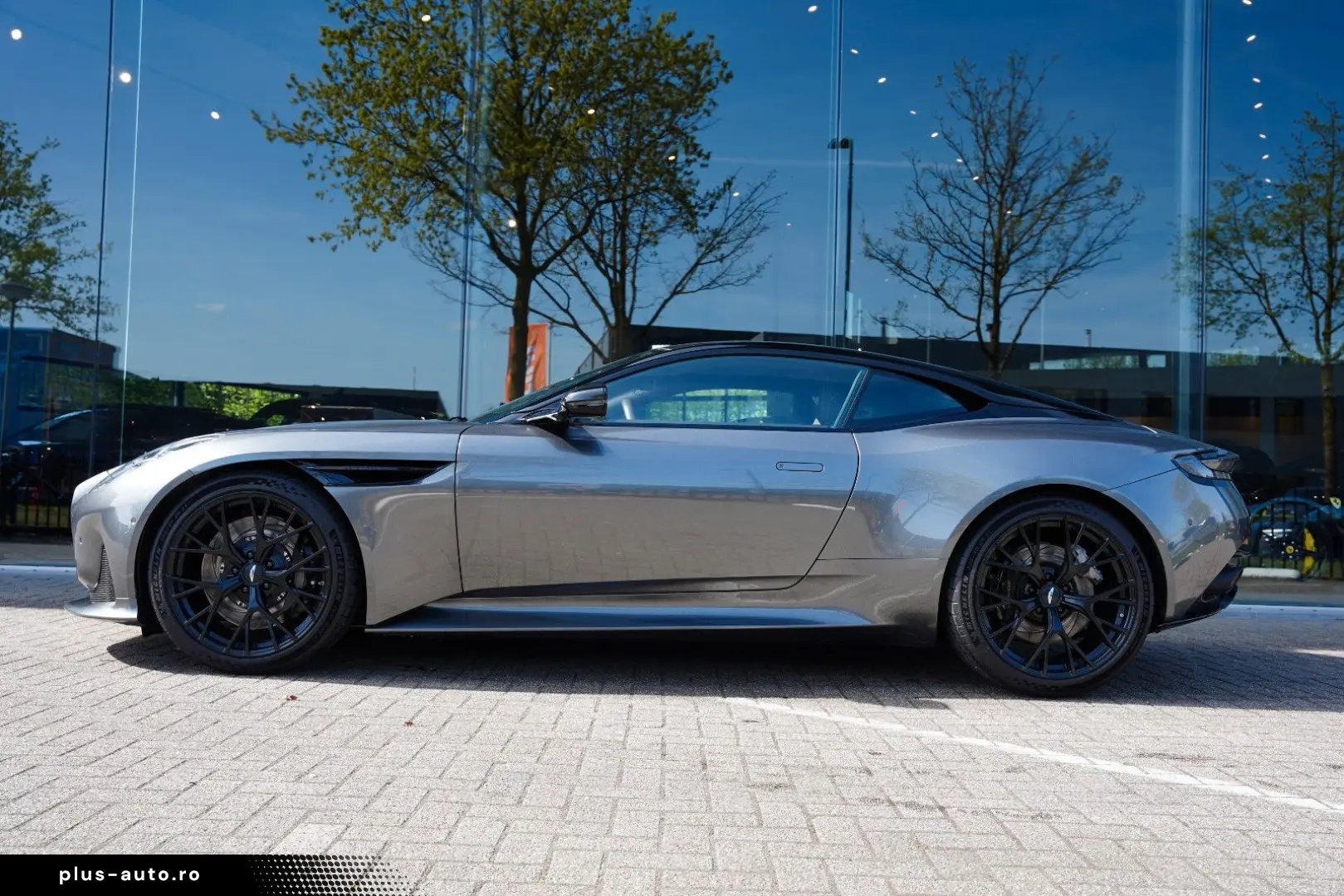 ASTON MARTIN DB12 4.0 V8 Carbon NEW SERVICE