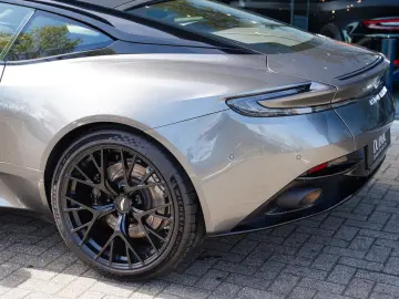 ASTON MARTIN DB12 4.0 V8 Carbon NEW SERVICE