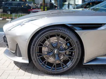 ASTON MARTIN DB12 4.0 V8 Carbon NEW SERVICE