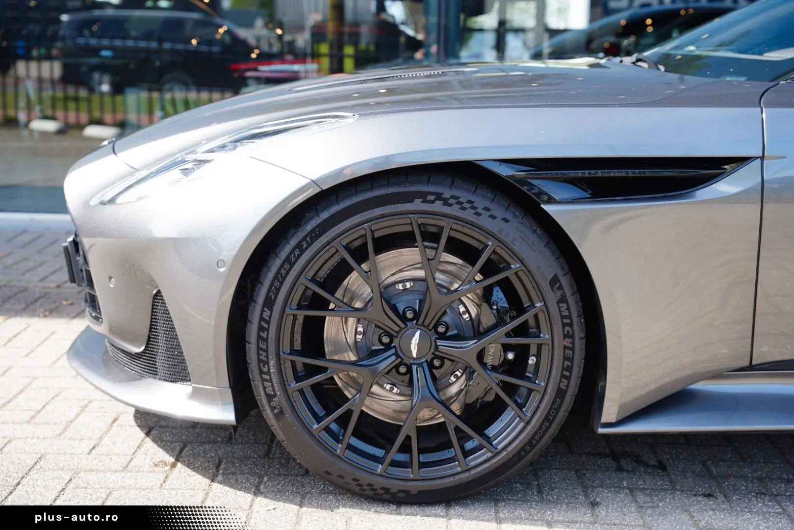 ASTON MARTIN DB12 4.0 V8 Carbon NEW SERVICE