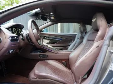 ASTON MARTIN DB12 4.0 V8 Carbon NEW SERVICE