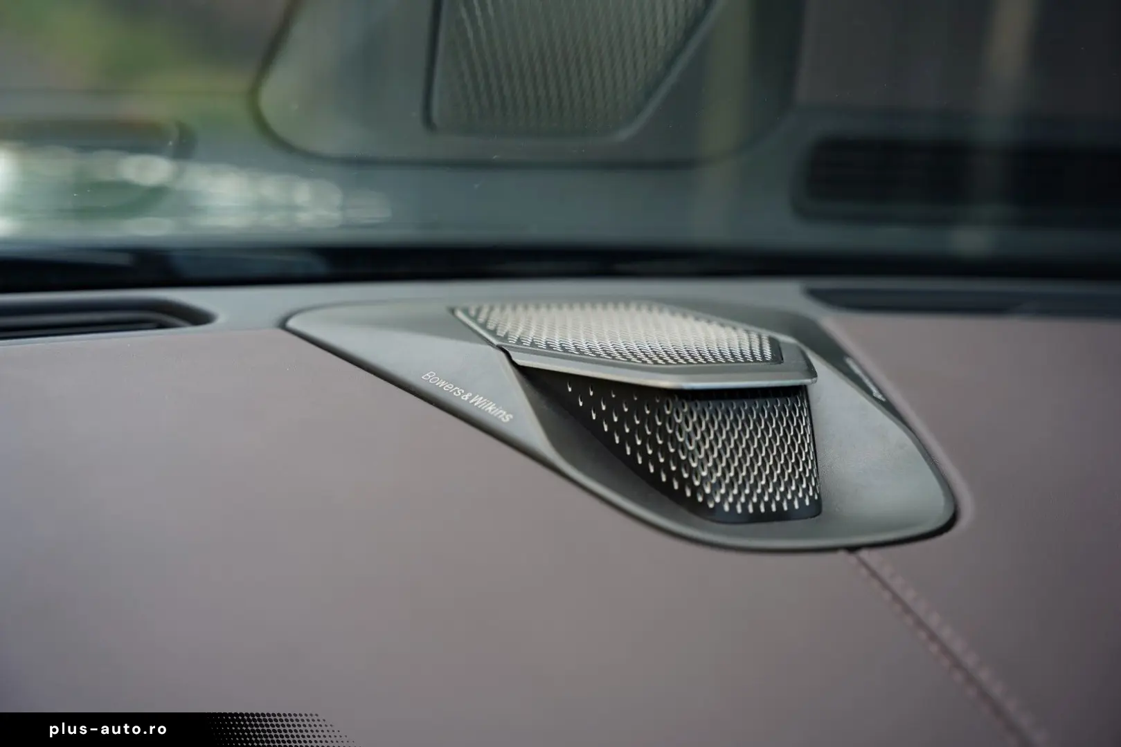 ASTON MARTIN DB12 4.0 V8 Carbon NEW SERVICE