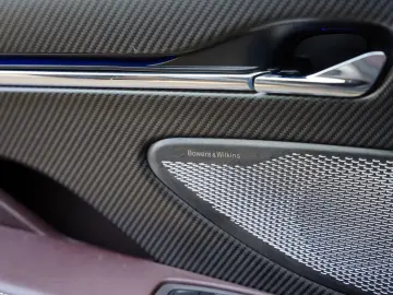 ASTON MARTIN DB12 4.0 V8 Carbon NEW SERVICE