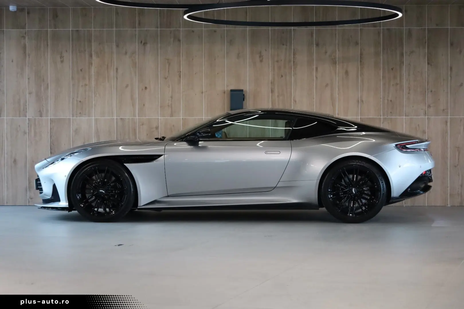 ASTON MARTIN DB12 4.0 V8