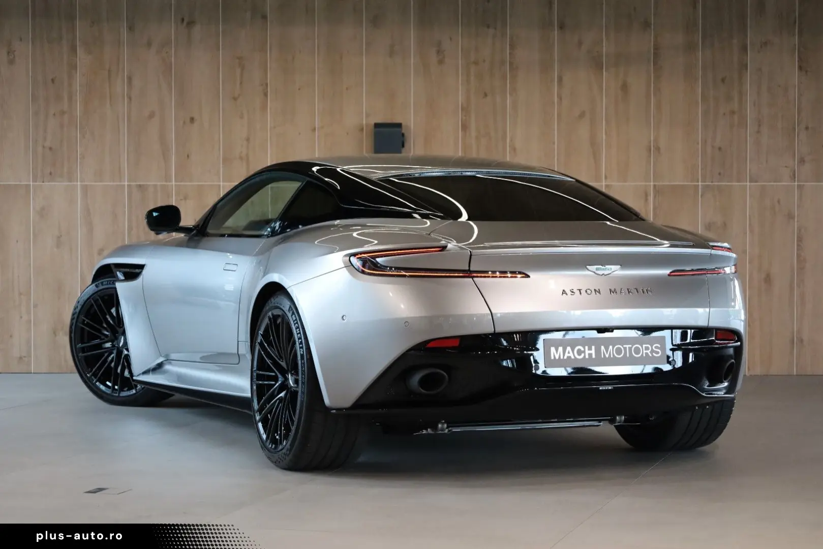 ASTON MARTIN DB12 4.0 V8