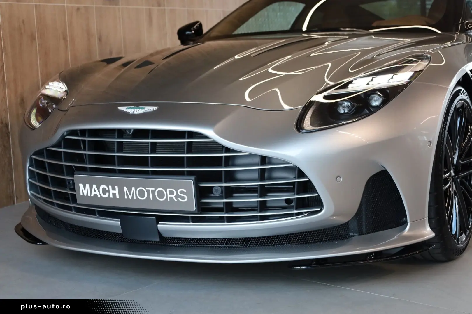 ASTON MARTIN DB12 4.0 V8