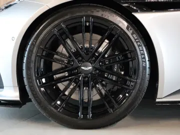 ASTON MARTIN DB12 4.0 V8
