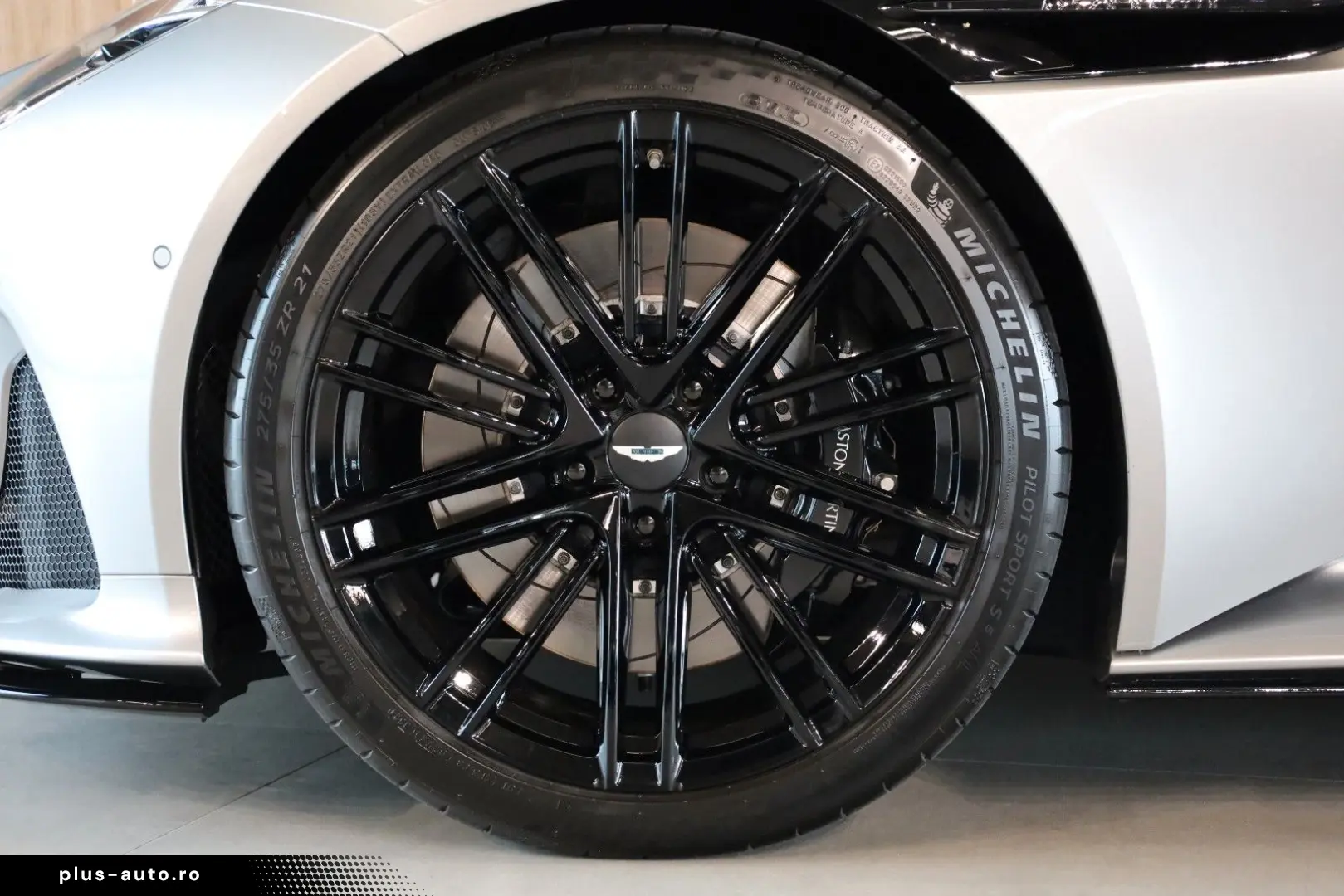 ASTON MARTIN DB12 4.0 V8