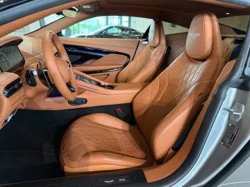 ASTON MARTIN DB12 4.0 V8