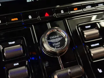 ASTON MARTIN DB12 4.0 V8