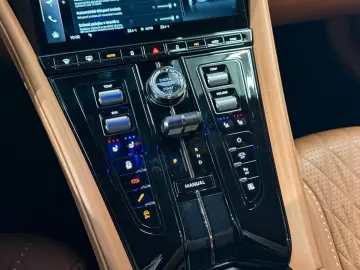 ASTON MARTIN DB12 4.0 V8