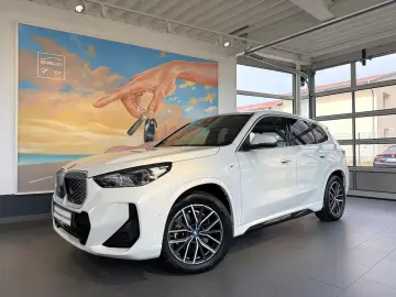 BMW iX1 xDrive30 M SPORT ACC PANO