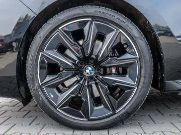 BMW 740d xDrive M Sport TV HUD PANO ACC 360 KAM RFK