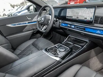 BMW 740d xDrive M Sport TV HUD PANO ACC 360 KAM RFK