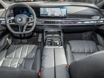 BMW 740d xDrive M Sport TV PANO ACC 360 KAM RFK NAVI