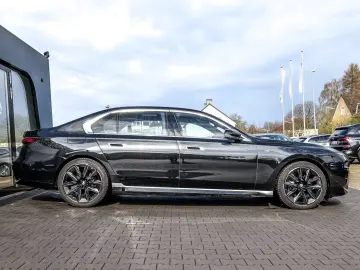 BMW 740d xDrive M Sport TV PANO ACC 360 KAM RFK NAVI