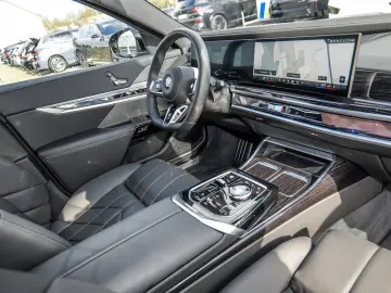 BMW 740d xDrive M Sport TV PANO ACC 360 KAM RFK NAVI