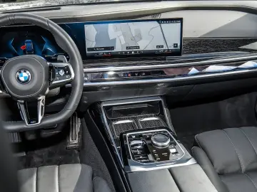BMW 740d xDrive M Sport TV PANO ACC 360 KAM RFK NAVI